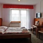 Goscinne U Komperdow Pod Wyciagiem Narciarskim Kaniowka 住宿加早餐酒店 3*
