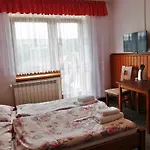 Goscinne U Komperdow Pod Wyciagiem Narciarskim Kaniowka