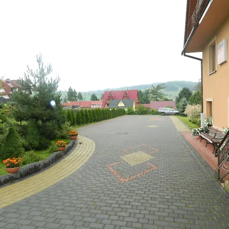 Goscinne U Komperdow Pod Wyciagiem Narciarskim Kaniowka Bed & Breakfast