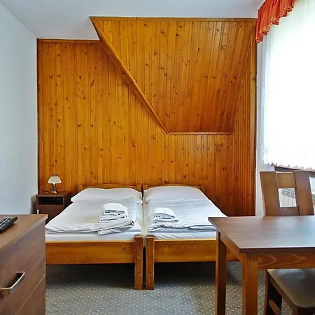 Goscinne U Komperdow Pod Wyciagiem Narciarskim Kaniowka 3*