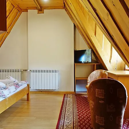 Goscinne U Komperdow Pod Wyciagiem Narciarskim Kaniowka 3* Białka