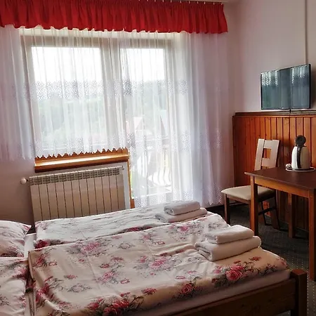 Goscinne U Komperdow Pod Wyciagiem Narciarskim Kaniowka