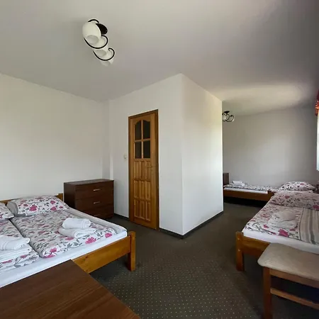 Goscinne U Komperdow Pod Wyciagiem Narciarskim Kaniowka Bed & Breakfast 3*