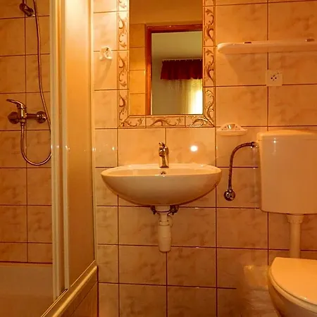 Couette-café Goscinne U Komperdow Pod Wyciagiem Narciarskim Kaniowka 3*