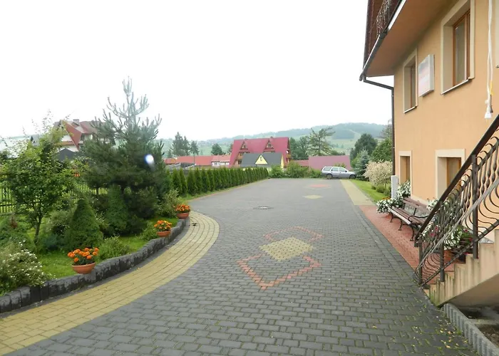 Goscinne U Komperdow Pod Wyciagiem Narciarskim Kaniowka Bed & Breakfast